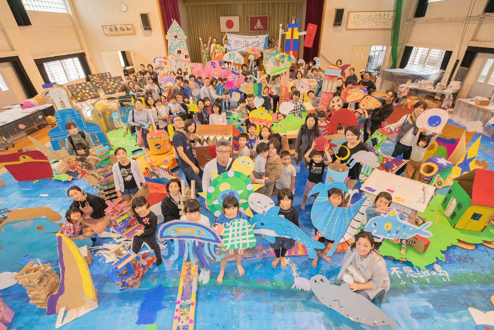 海を思い描いたアートに触れて、海へ思いを馳せてみよう